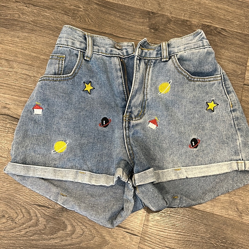 High waisted space stitched elastic jean shorts